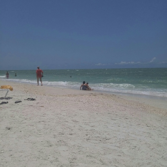 Meet your posher. Debbie - Picture 3 of 5